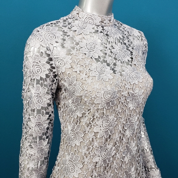 🆕️ 🎬 CLUB L LONDON Silver Crochet Lace Midi Dress // (NWT) - Picture 6 of 12